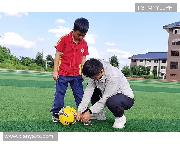 小孩教足球的乐趣与成长:如何通过足球培养孩子的团队精神与自信心